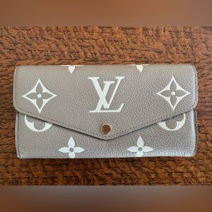 Louis Vuitton Sarah Wallet in Taupe/Gray with COA, Dust Bag and Box